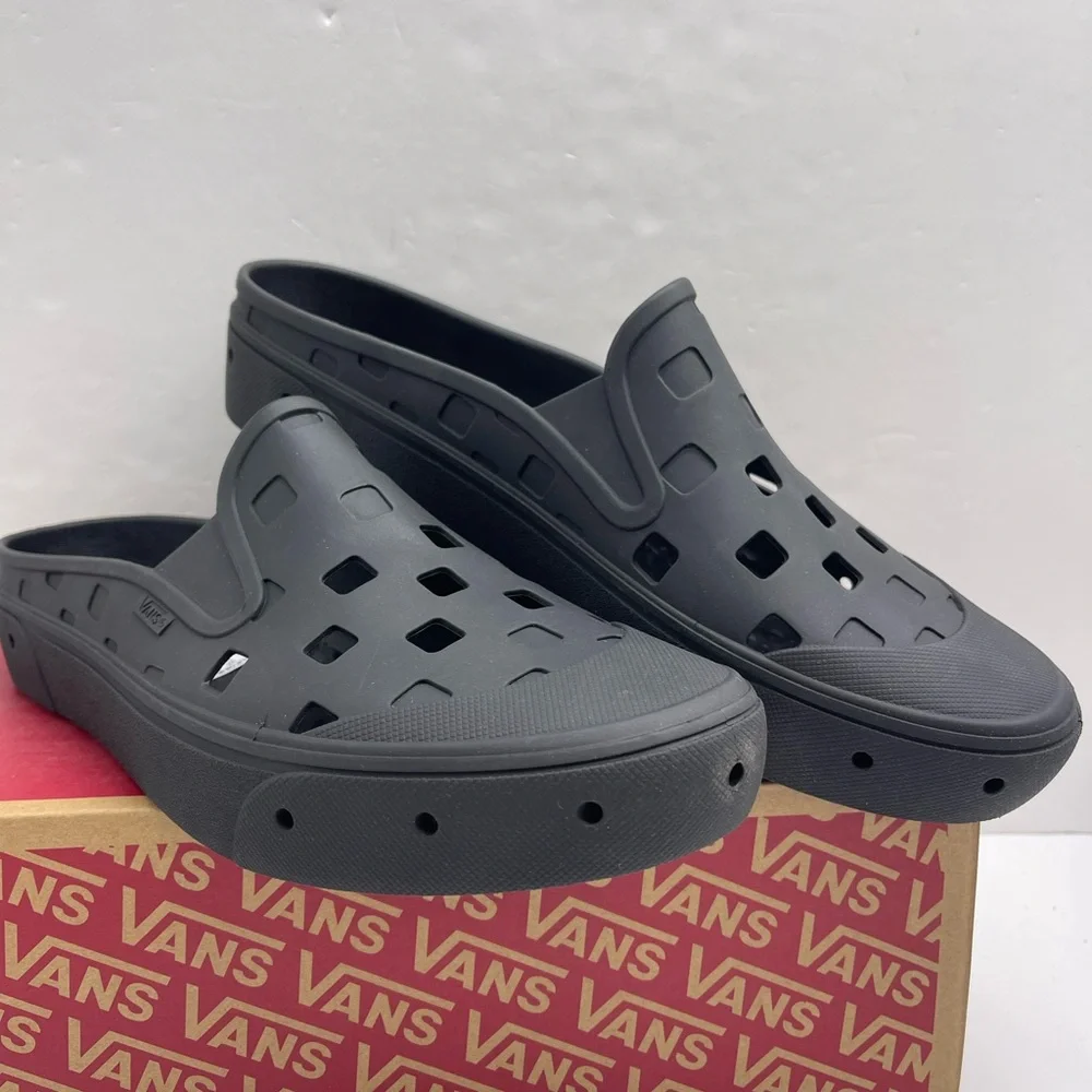 Vans Slip-On Clogs Slip-On Mule Trk
Black
VN0005V8BLK Tracking Sneakers - Picture 8 of 16